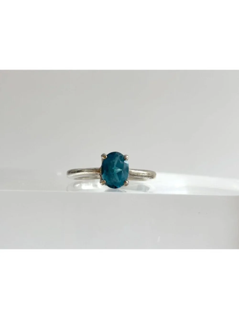 Kyanite Oval Cut Gemstone Minimalist Sterling Silver 925 Vintage Ring - sz 7.5